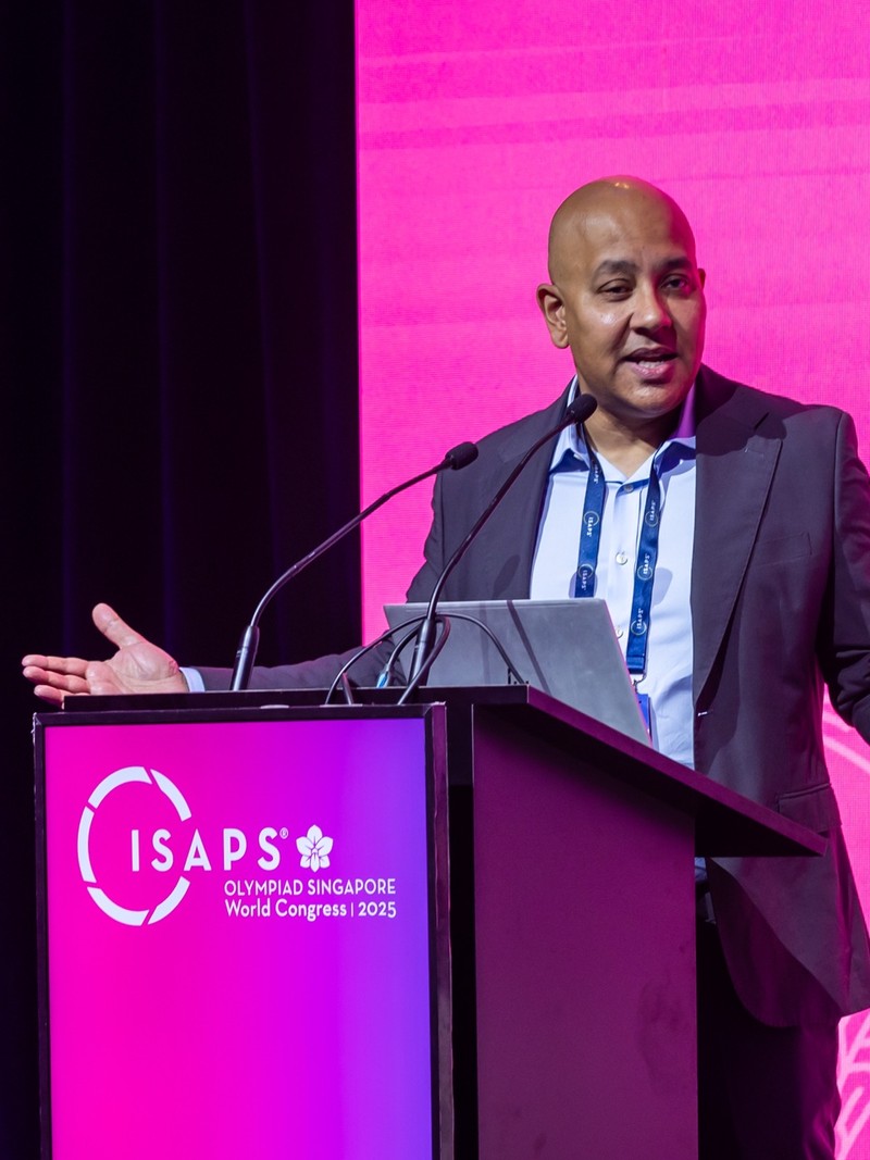 Mr Taimur Shoaib speaking at ISAPS World Congress 2025